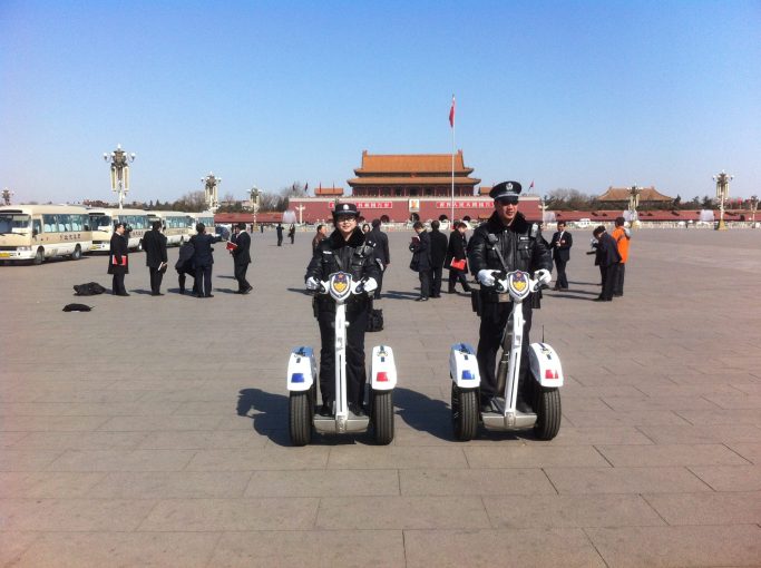 Polizisten auf Platz des Himmlischen Friedens in Peking, Copyright Andreas Landwehr