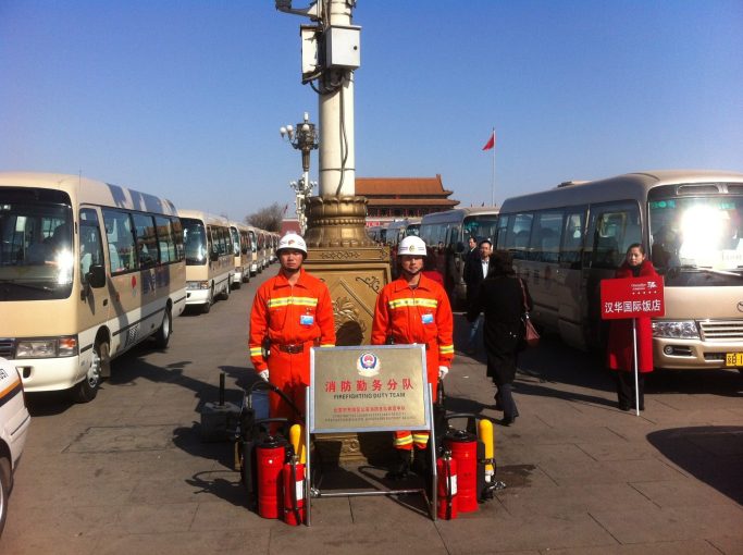 Feuerwehrleute auf Tian'anmen-Platz, Peking, Copyright Andreas Landwehr